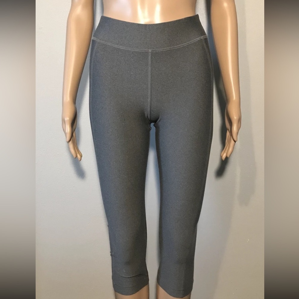 Under Armour Women's Leggings Size SM Gray Compression Mid Rise Cropped Stretch